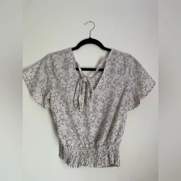 Floral top with a tie in the back - Picture 2 of 3